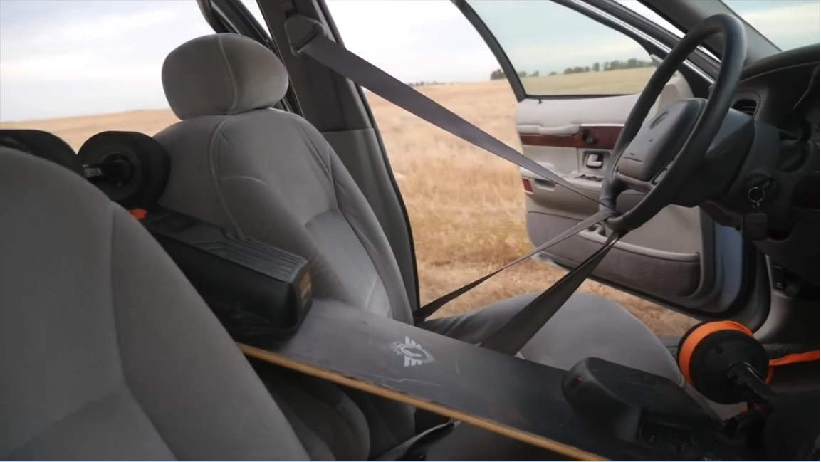 YouTuber cho đâm xe để kiểm chứng iPhone 14 có thực sự phát hiện tai nạn - Ảnh 3. YouTuber cho đâm xe để kiểm chứng iPhone 14 có thực sự phát hiện tai nạn - Ảnh 3.